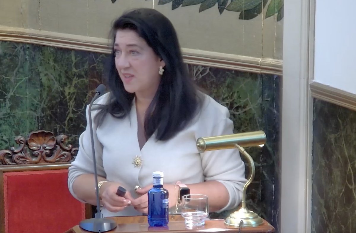 Premio de la Cátedra de Medicina Humanitaria a la mejor Tesis Doctoral: Elena González Rodríguez por la Tesis Doctoral titulada “Embarazo en la adolescencia temprana en república dominicana. Principales factores relacionados y consecuencias de morbilidad y mortalidad"