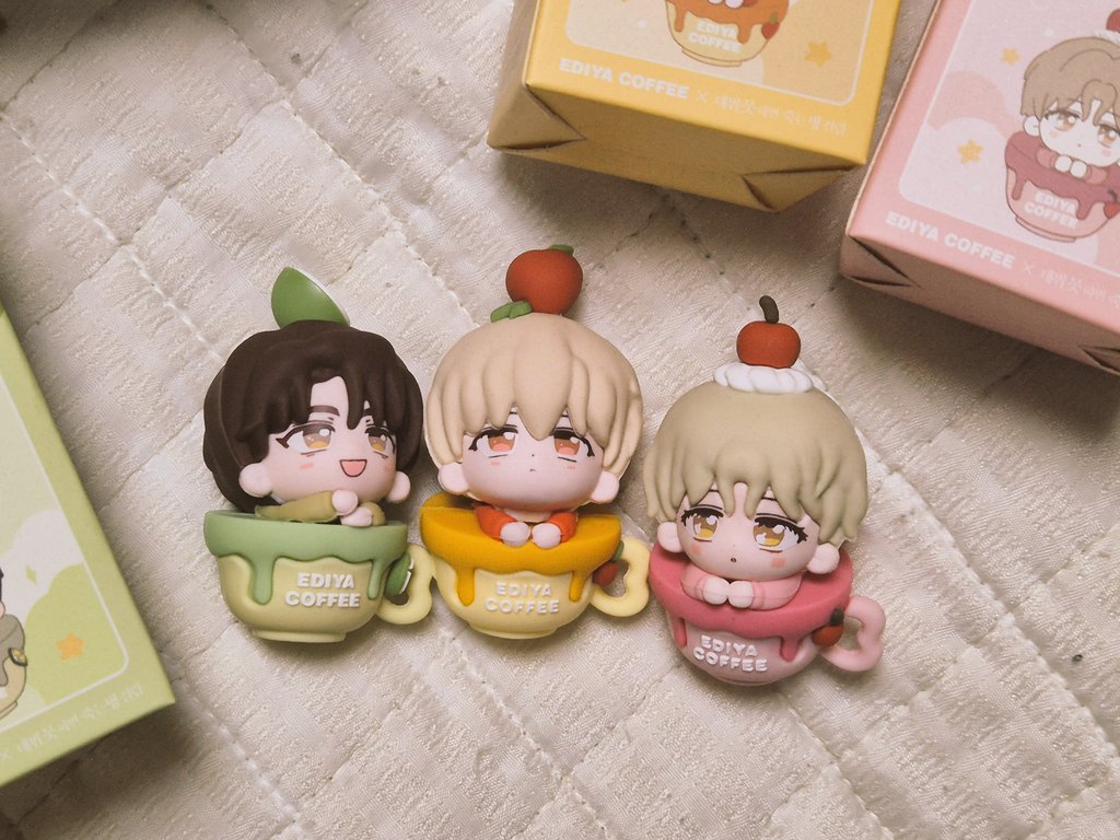 Zoo___zoo__'s tweet image. 드디어 다 왔다..... 아크릴 저거 아까워서 어케 뜯어 걍 저대로 둬야 할 듯