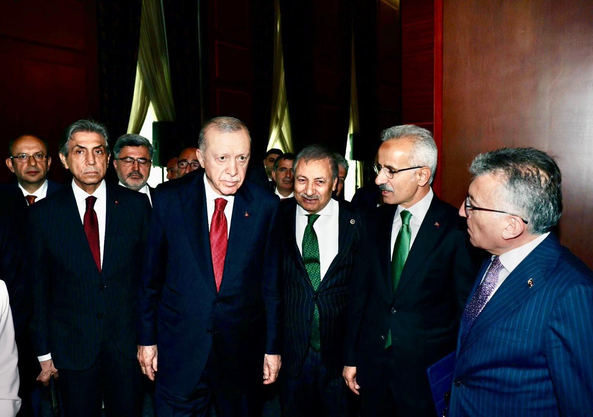 2/ Bu önemli yatırımın bölgemize kazandırılması yönündeki gayretleriyle destek veren başta Cumhurbaşkanımız Sn. Recep Tayyip Erdoğan’a ve Ulaştırma ve Altyapı Bakanımız Sn. Abdulkadir Uraloğlu’na şahsım ve milletim adına şükranlarımı sunuyorum.
<a href="/RTErdogan/">Recep Tayyip Erdoğan</a> <a href="/a_uraloglu/">Abdulkadir URALOĞLU</a>