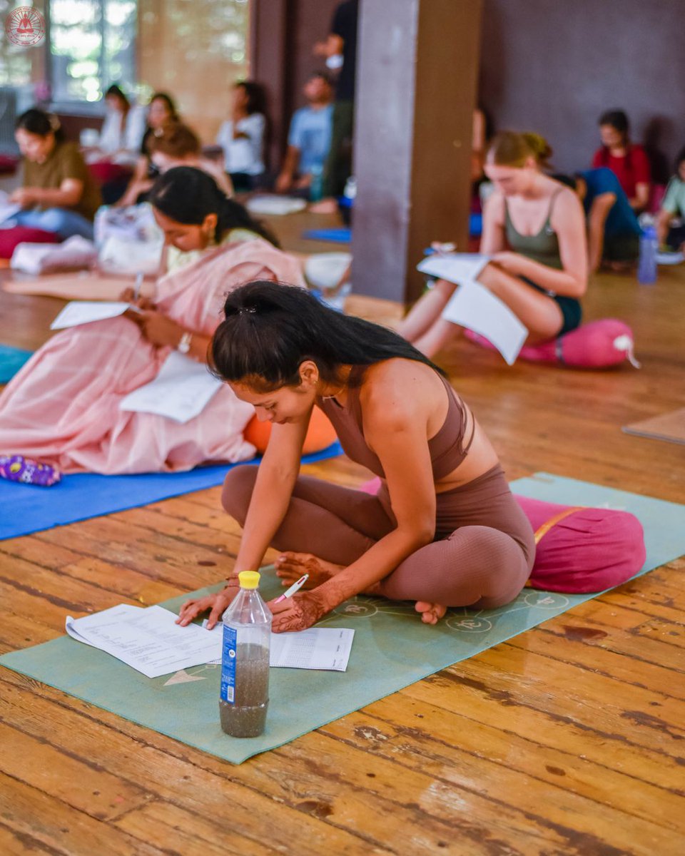 aymindia's tweet image. Glimpses of Practical + Written Exam Session at AYM Yoga Teachers Training School Rishikesh
.
#exams #examtime #examchallenge #yogapracticedaily #yogatraining #YCB #ayushministry #yogacommunity #yogateachertraining #rishikesh #india #AYMYogaSchool #bestyogaschool