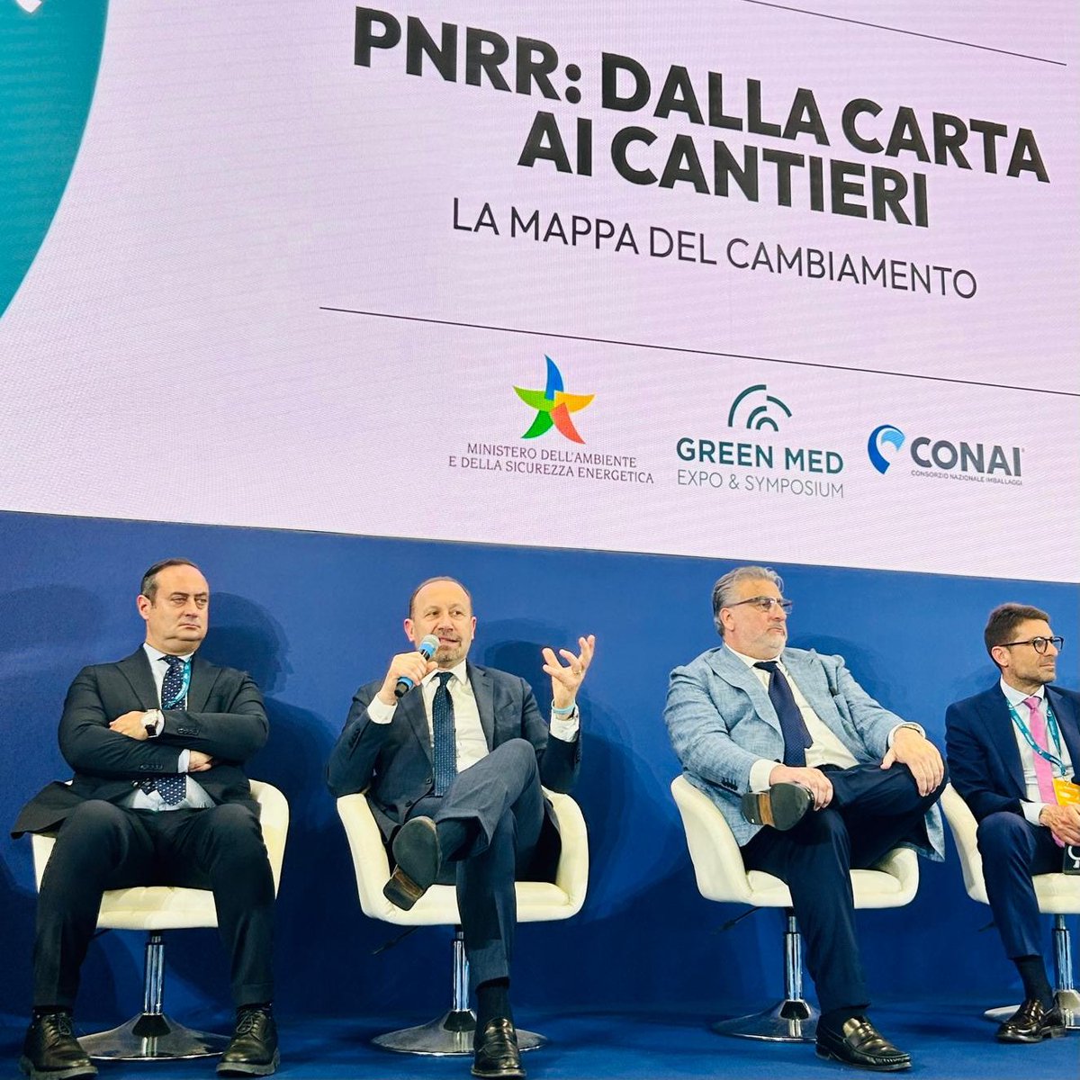 GSErinnovabili's tweet photo. "Il #GSE è protagonista della #transizionenergetica:
Gestiamo 9 misure #PNRR per 16,2 miliardi di €
Tra le più efficaci: #Agrisolare 2,35 miliardi di €, #Biometano 1,9 miliardi di €, #Teleriscaldamento efficiente 200 milioni di €"
@arrigoni_paolo #GSE @green_symposium https://t.co/Xv9buIAGXo