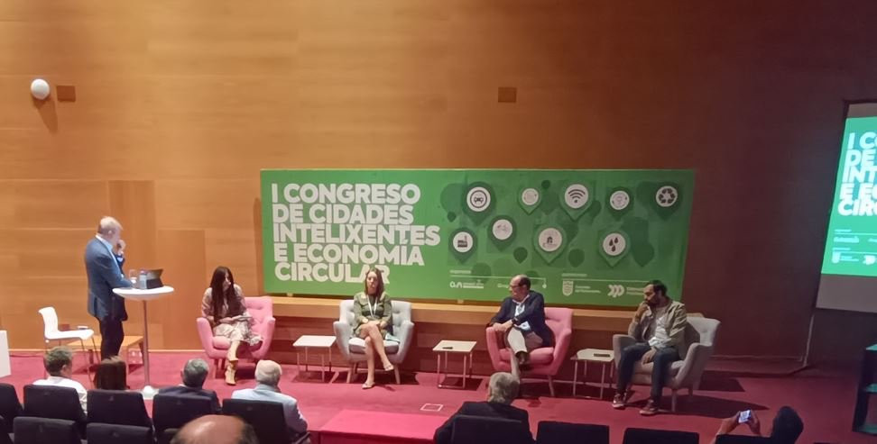 SogamaXunta's tweet photo. 📊 Javier Domínguez destaca no I Congreso de Cidades Intelixentes a #dixitalización de #Sogama como vía para mellorar a eficiencia e a comunicación cos concellos
💻 Plataforma #TRAZA + Portal do Cliente = datos en tempo real e decisións máis #sostibles.
🔗 https://t.co/MK1Be6KovJ https://t.co/GYnkQ9b63O