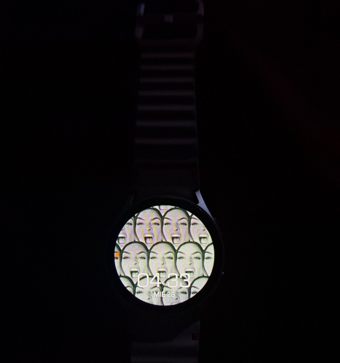 sofi21mtyor's tweet image. Tener mi reloj samsung asi es lo mejor de mi dia JAJAJA #cacher