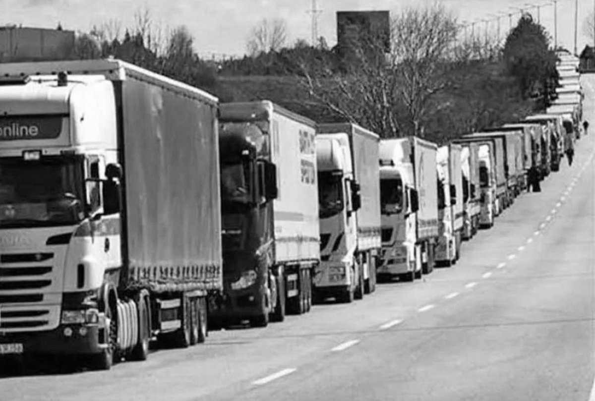 اقدام به سرکوب  #اعتصاب_کامیونداران تنها آتش خشم مردم را شعله‌ورتر می‌کند. 

از #حق_اعتراض مسالمت‌آمیز حمایت کنیم.

#مهسا_امینی