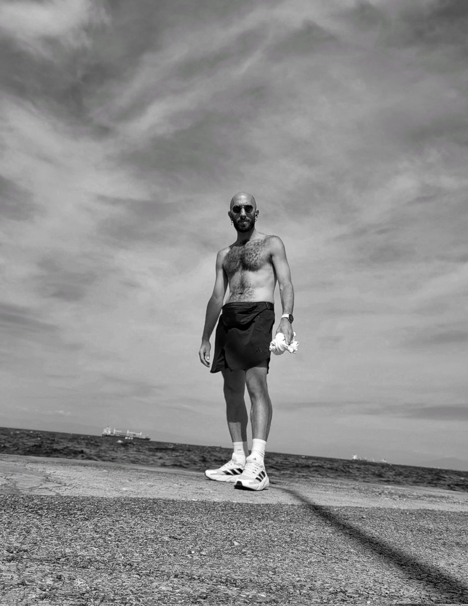 #Thessaloniki #Greece
💙🏃🏾
 #blackandwhitephotography #runningatrain #runners #shirtlessboys #LGBTQ #love #runningtrain