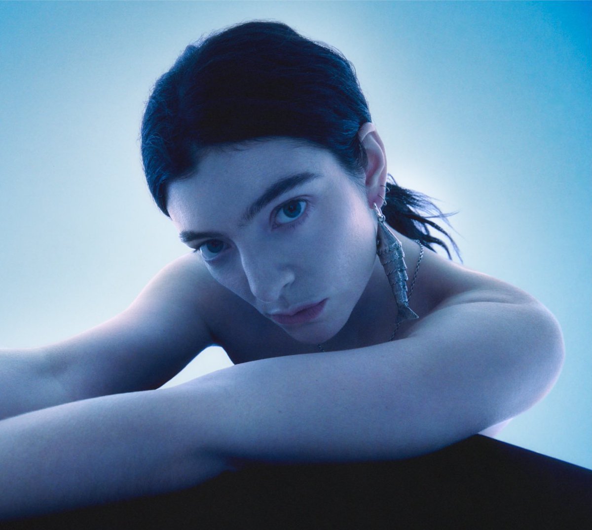 Tracklist for ‘Virgin’ by Lorde:

1. Hammer
2. What Was That
3. Shapeshifter
4. Man Of The Year
5. Favourite Daughter
6. Current Affairs
7. Clearblue
8. GRWM
9. Broken Glass
10. If She Could See Me Now
11. David
