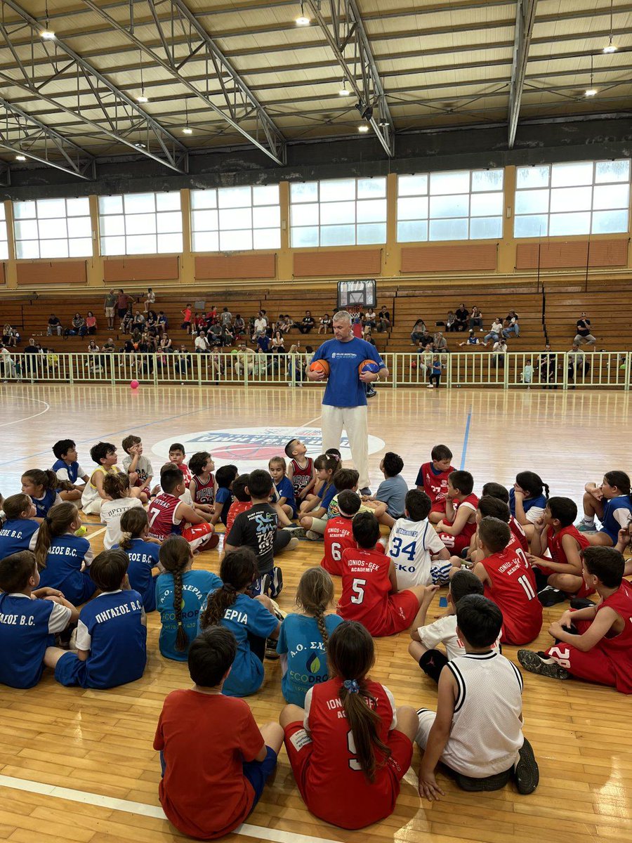 Με έξι ξεχωριστές εκδηλώσεις στην Κέρκυρα και με την συμμετοχή συνολικά 570 παιδιών, συνεχίστηκε το τριήμερο 22-24 Μαΐου το ανανεωμένο Octopus Mini Basketball Programme/U12.
basket.gr/.../octopus-mi…
#OctopusProgramme #youthdevelopment #HBF #HellenicBasketBallFederation