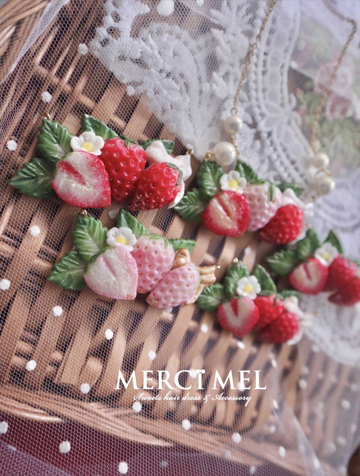 【merci*M様】フェイクスイーツ◆薔薇飾り◆ホール苺サンド♡マカロンケーキ まりあ様】フェイクスイーツ◇ホール苺サンド♡豪華なvanilla