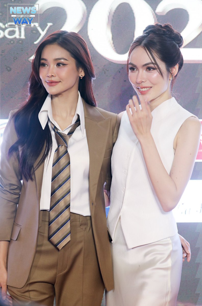 Pukanzzz's tweet photo. เหมาะสมเหมือนปูทะเลกับปูนาขาเก #KAZZAWARDS25xENGLOT https://t.co/Utpr487TfS