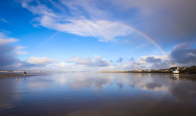 It is World Ocean Day today and what better way to spend it than strolling along the beautiful Enniscrone Beach, soaking up the sea air and appreciating our incredible landscape 🌊

📸 MayoAndBeyond

#DiscoverEnniscrone #KeepDiscovering #WorldOceanDay