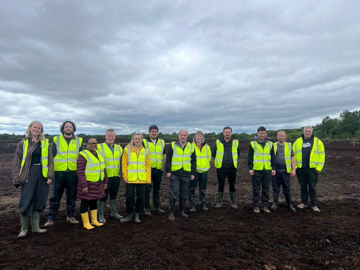 peatlandsLIFEIP's tweet image. Our Steering Committee had a great day out in the field yesterday, planting #sphagnum moss plugs on the Kilaranny bog for the #BnM peatland revegetation campaign. It was linked to a meeting in BnM's Boora, providing the steering committee with key updates: peatlandsandpeople.ie/news/peatlands…