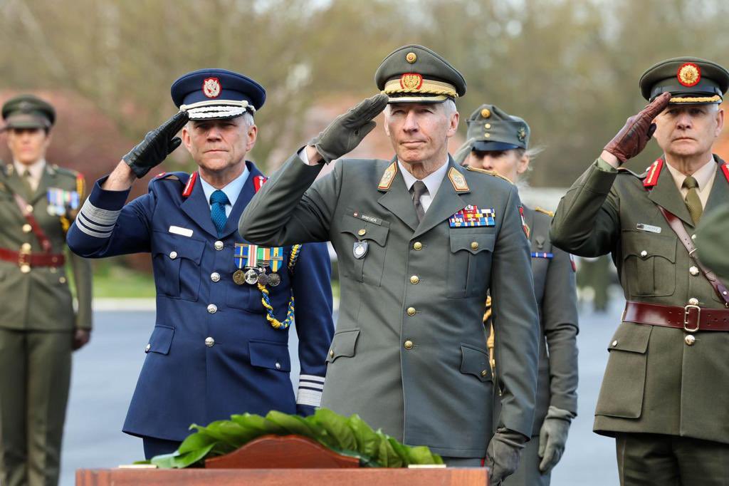 Turbulent times in #EUDefence! Our partners are vital to our mission success.
Serving as Chairman was the task of a lifetime 🇪🇺🇪🇺🇪🇺Thank you all for your support. Wishing General Clancy 🇮🇪 all the best as he takes over the #EU Military Committee Chairmanship.