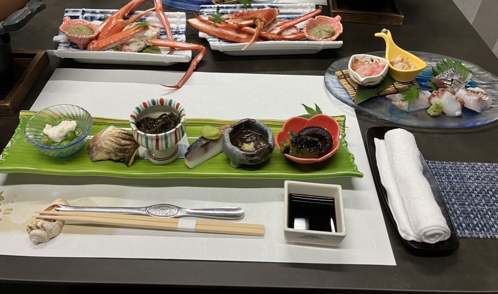 030608yuka's tweet photo. 県外の友達がわざわざ実家に来ることないから
家族全員が歓迎モードで暴走してたわ

地元民でもなかなか予約とれない
たつみ を予約してくれて(🦀とのどぐろ)

ニューオータニーでディナー

ワシントンホテルの銀座でしゃぶしゃぶ

胃もたれの毎日だったがお友達喜んでもらえてなにより https://t.co/juWpLmsRF3