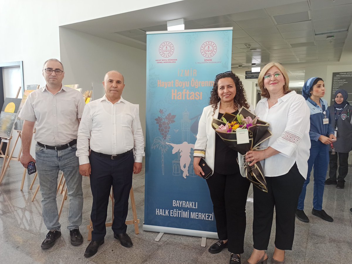 İlçemiz Halk Eğitimi Merkezi'nin İzmir Şehir Hastanesinde Hayat Boyu Öğrenme Etkinlikleri Haftası kapsamında resim sergisi açılışı düzenlenmiştir. Açılışa Şehir Hastanesi Başhekimi Sn. Prof. Dr. Orhan GÖKALP, Şube Müdürlerimiz Sn. Vedat ALTIOK ve Sn. Muharrem YILMAZ katılmıştır.