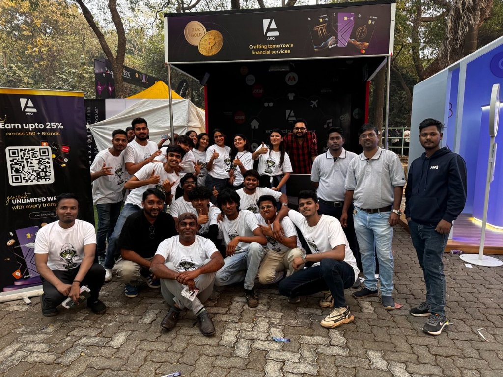 MoveClubIN's tweet photo. A schoolteacher in a small Indian town just earned her first Bitcoin.

Not by trading. Not by mining. Just by buying groceries.
Most fintechs in India are monoline - they help you spend your money.

@AnqFinance  asked:
What if you could actually build wealth while spending it?

This is how they turned 2M users into investors — and why they chose @Aptos to scale it 📷