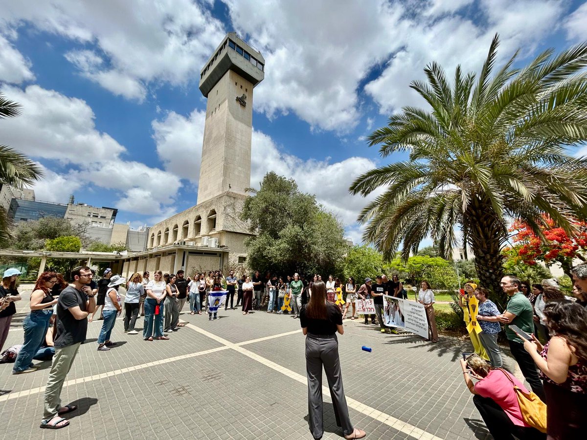 אוניברסיטת בר-אילן (@bar_ilan) on Twitter photo 600 יום
סגל וסטודנטים התאספו בגינת השבים והשבות שהוקמה בנובמבר 23'. מחכים לכם בבית.
צלם: <a href="/AlonKorngreen/">Alon Korngreen</a>
🇮🇱 #BringThemHomeNow 600 יום
סגל וסטודנטים התאספו בגינת השבים והשבות שהוקמה בנובמבר 23'. מחכים לכם בבית.
צלם: <a href="/AlonKorngreen/">Alon Korngreen</a>
🇮🇱 #BringThemHomeNow