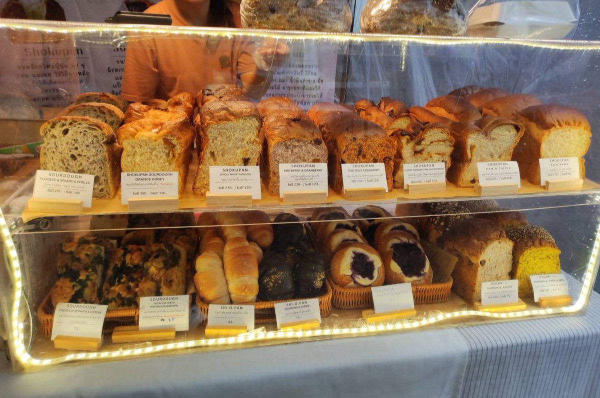 sassycatbakery's tweet photo. 🙏ขออภัยด้วยจริงๆ คะ ลูกค้าที่ตั้งใจมาแต่เช้า แล้วไม่ทัน ทำมาเยอะสุดแรงแล้วคะ
Sourdough เปิดรอบต่อไปวันพุธ ..สั่งได้คะ
ต้นเดือนมิถุนายน เปิดหน้าร้าน ใน มช.คะ ฝากร้านด้วยนะค่ะ
#รีวิวเชียงใหม่ #sourdough #homemade #ชุมชนขนมปัง https://t.co/tVB0bFt6DM