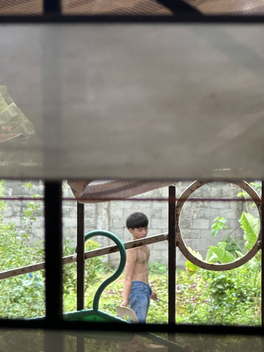 RandomXVideo's tweet photo. Kapit bahay namin. https://t.co/mHHXdx3rzQ