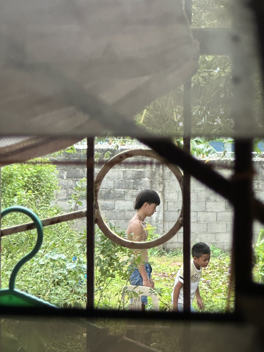 RandomXVideo's tweet photo. Kapit bahay namin. https://t.co/mHHXdx3rzQ