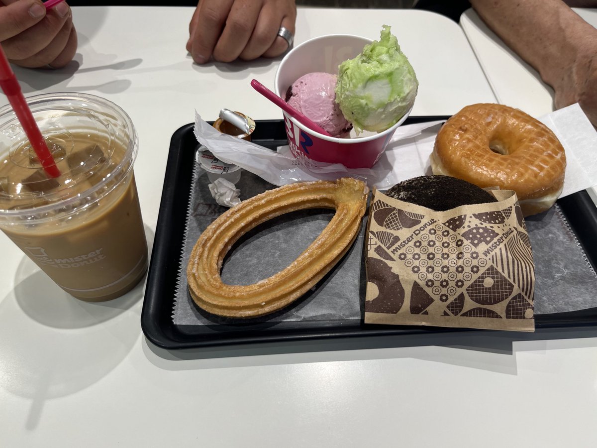 おやつｯｯ！

キウイ杏仁豆腐のアイスんまっんまっ！！