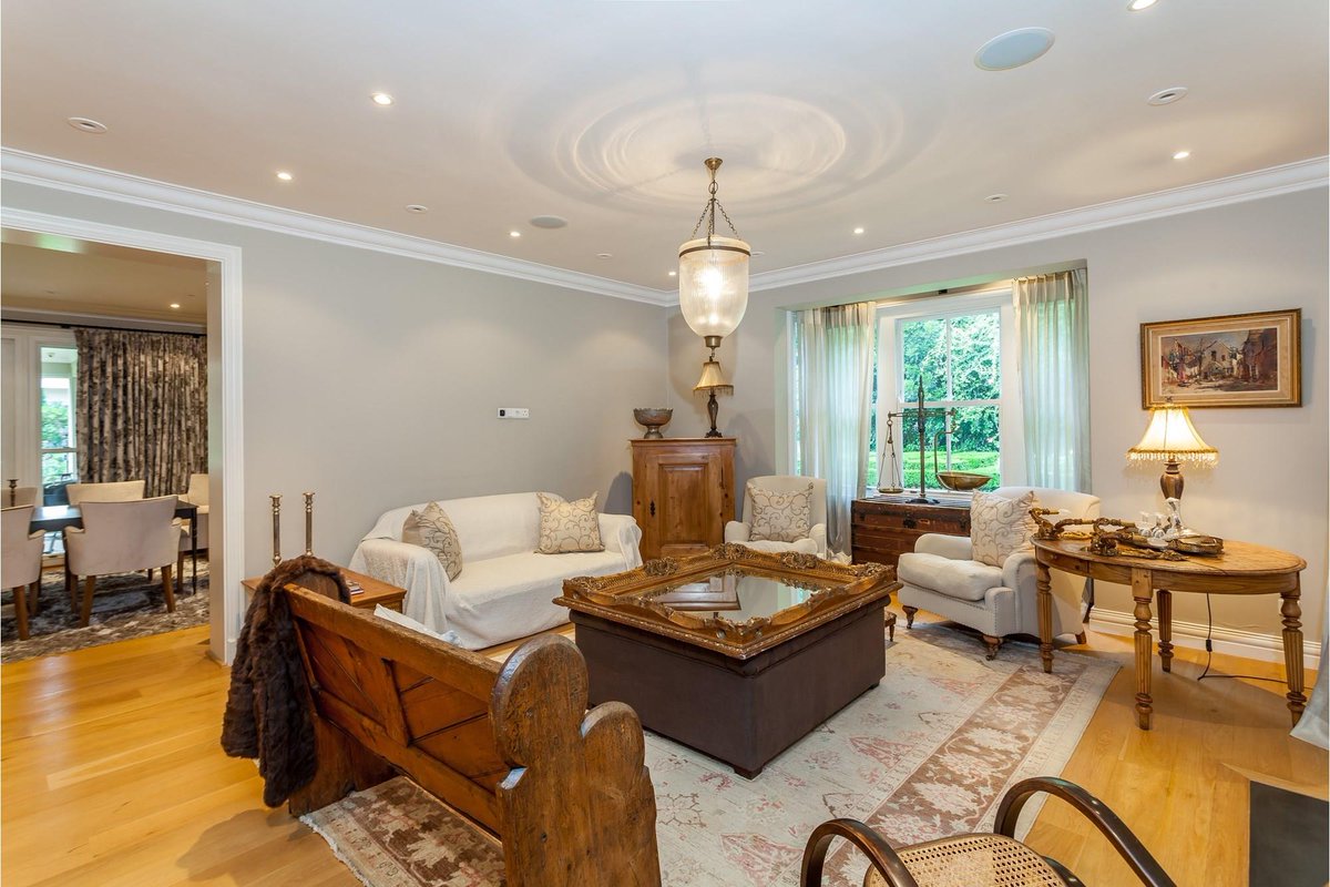 🛏 5 | 🛁 4.5 | 💰R23,500,000 | 📍Houghton Estate, Johannesburg | Web Ref: #7002001-45410

Step into a world of curated opulence with this architectural gem in Houghton Estate — a home where heritage design and luxury meet in perfect harmony.

𝐋𝐢𝐧𝐤: myproperty.co.za/properties/hou…