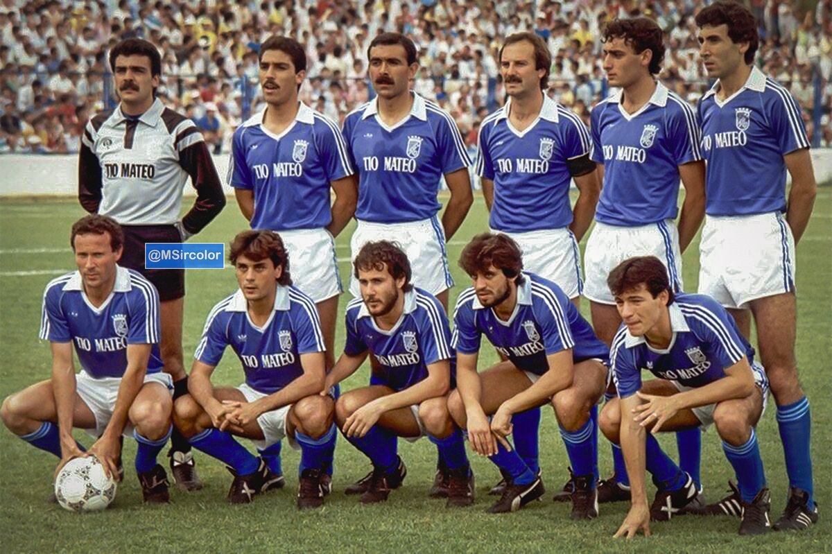 MSircolor's tweet photo. Foto del @XerezCD_OFICIAL en el viejo #EstadiodeDomecq partido de ascenso a 2ª División 18-5-86 #XerezCD 1 #ADCeuta 0 #Osma #Suárez #Perdigones #Valencia #Poyatos ⚽️#FelipeRivas;;#Pozo #Adolfo #Queco #AntonioTorres y #JuanitoMoreno el entrenador era #Moncho https://t.co/vuKfWYBjJV