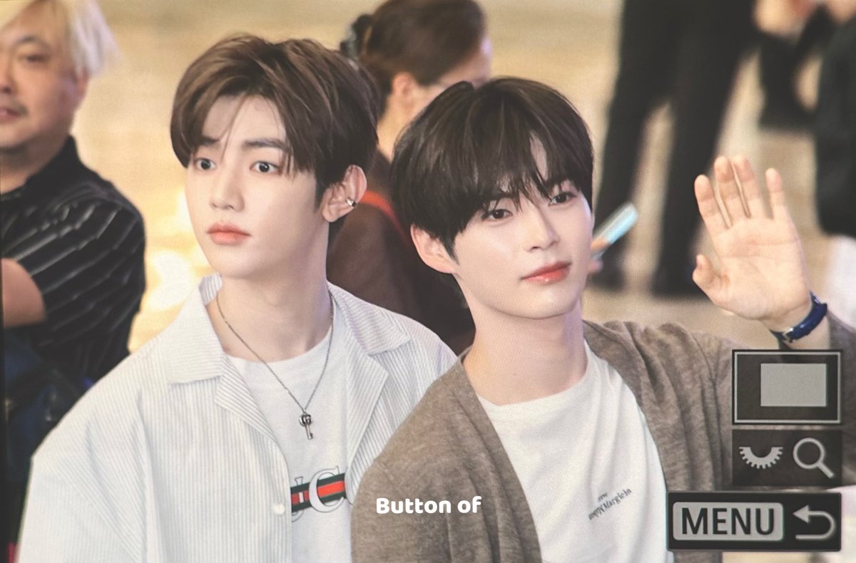 𝑩𝒖𝒕𝒕𝒐𝒏 𝐨𝐟 tweet media