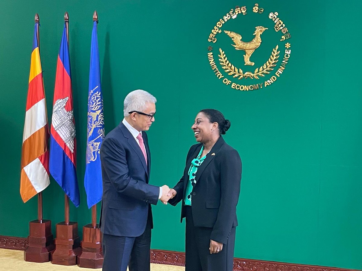 Chargé d’Affaires Bridgette Walker and DPM/Minister of Economy and Finance Aun Pornmoniroth discussed bilateral economic and trade issues, particularly those that impact U.S. businesses operating in Cambodia, during a May 27 meeting. The United States welcomes cooperation with