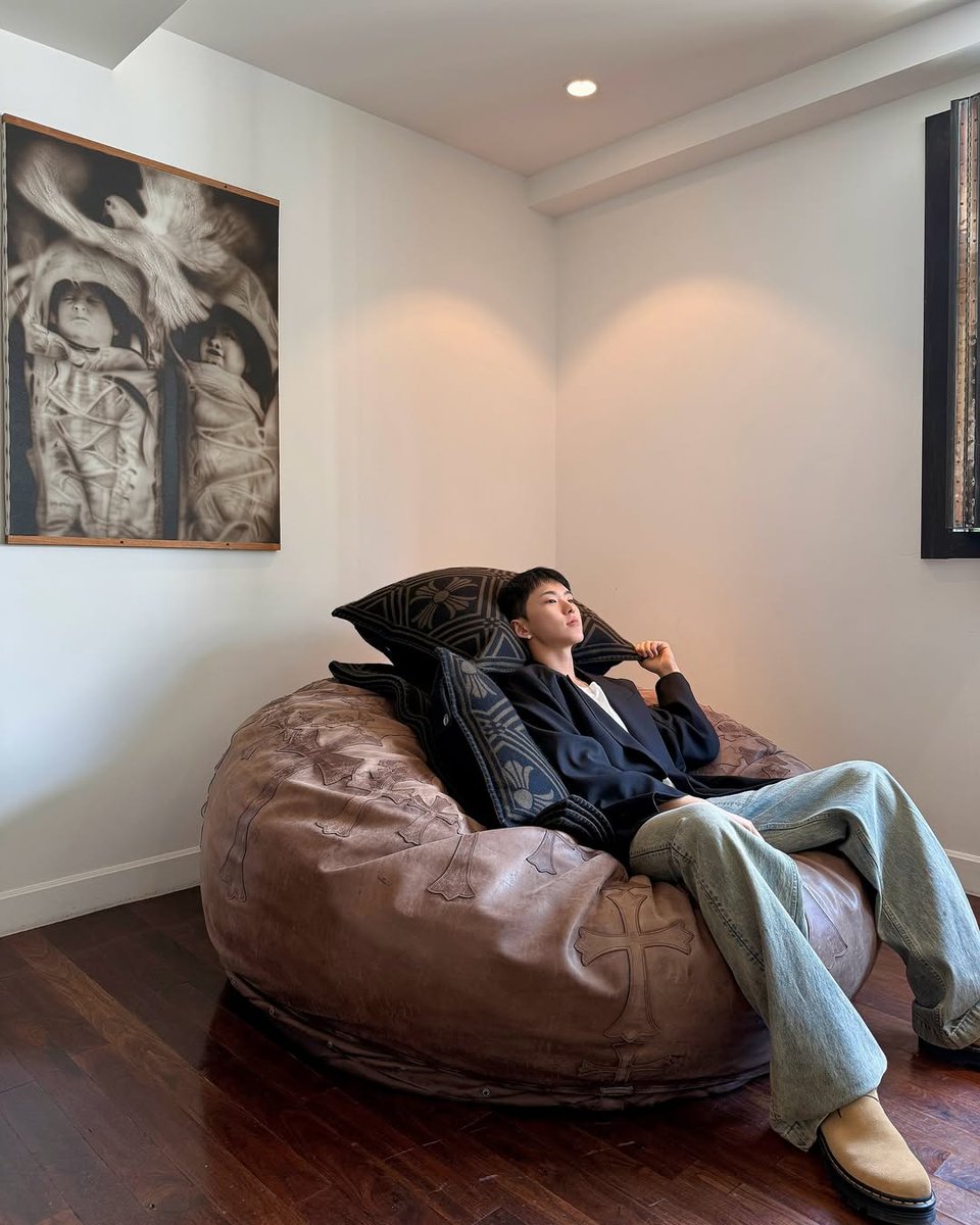 Photo dump feels like opening a box of snapshots from moments I never want to forget. Each picture may not be perfectly framed or edited, but that’s the beauty of it. These aren’t staged or polished. They’re pieces of life as it happened.