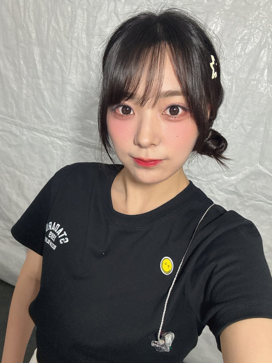 @Weekly_QWER: May,28,2025 Siyeon naver fancafe post MINGMING🤍 Hi! Did you have fun yesterday?! I had fun too Today is exercise day! I'll do my best!! Are you curious about this sticker on our clothes? This is... a bug repellent sticker!! It smells good too hehe Isn't it cute?!…