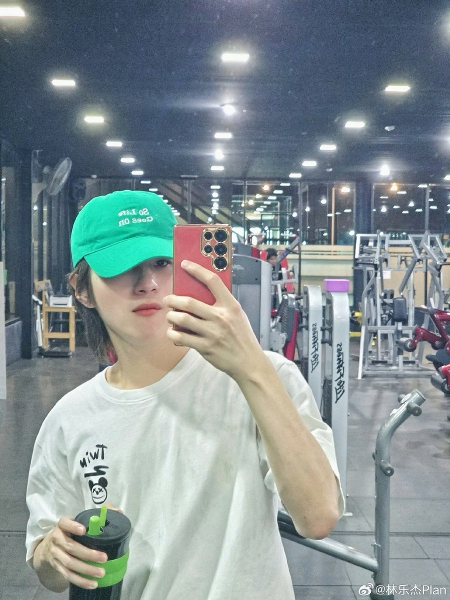 Plan’s Weibo Update 2025.05.28

日常 / 重塑 / 循环 💫 ​​​

#คนของแปลน #PlanRathavit