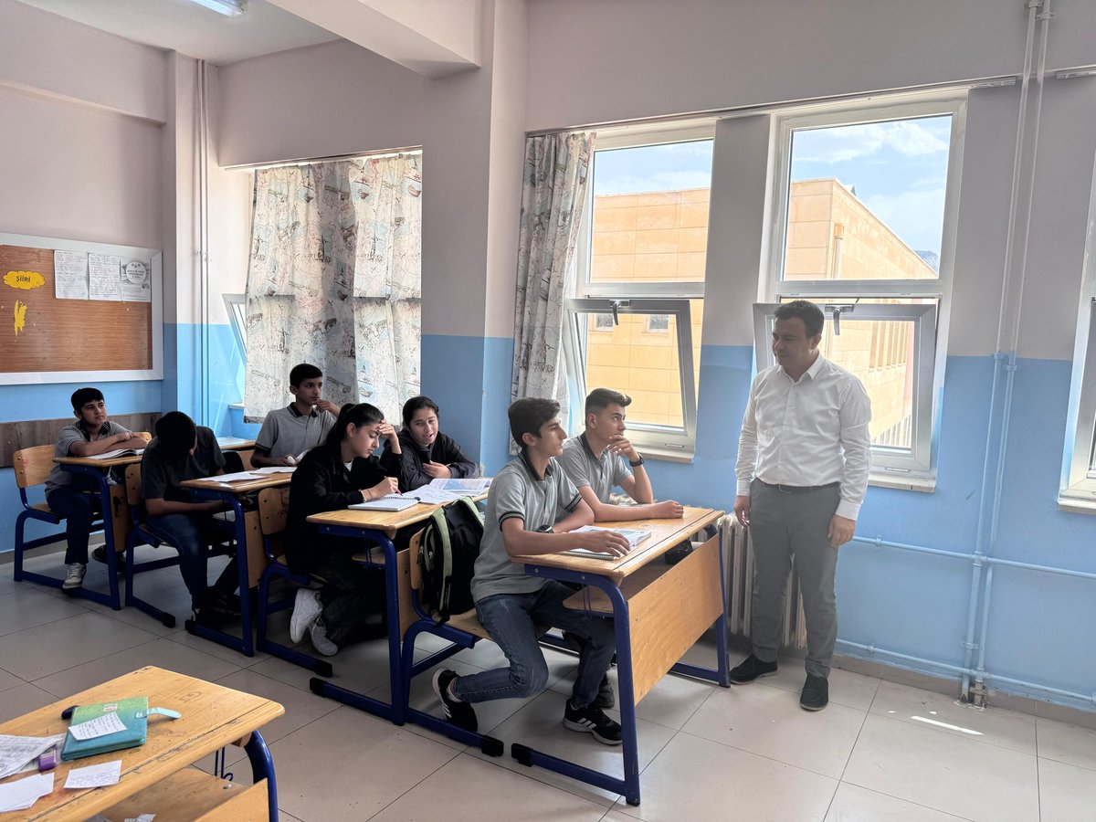 Hasankeyf_MEM's tweet photo. Hasankeyf İlçe Milli Eğitim Müdürümüz Murat YAĞMUR, Hasankeyf Anadolu İmam Hatip Lisesi’ni ziyaret ederek öğrenci ve öğretmenlerle bir araya geldi. Hasankeyf'in eğitim vizyonuna katkı sunan tüm paydaşlara teşekkür etti.
@Hasankeyf_K 
@BatmanilMEM 
@mehmetaliimrak 
@yasarciger https://t.co/YJqdN7rVJm