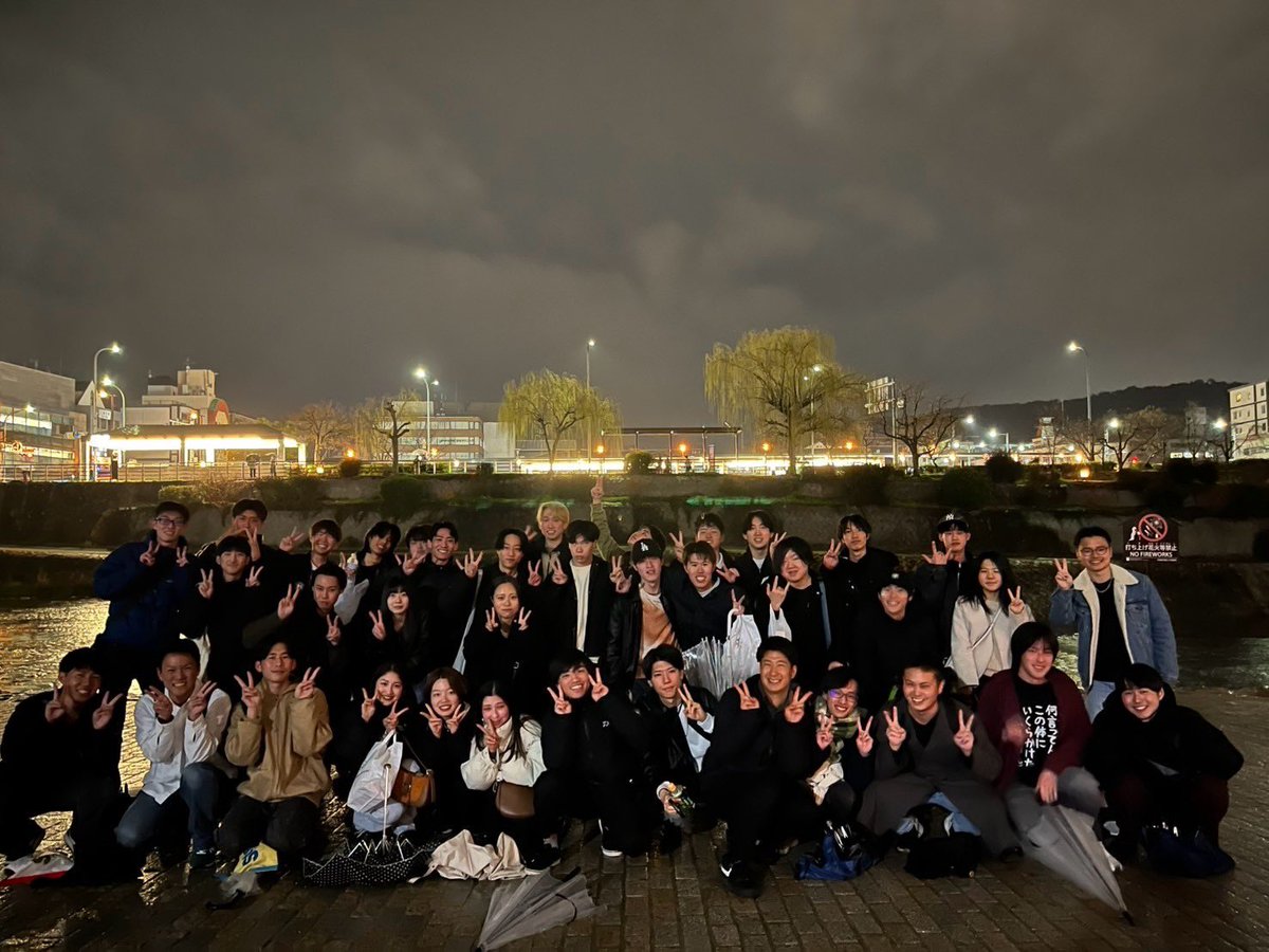 swiftrunner2005's tweet photo. 3月15日　追いコン😭

今年の追いコンは雨によりご飯のみの開催となりましたが、恒例のカラオケオールまで駆け抜けました💨
今回の卒業生たちは人数が多く賑やかなで楽しかったです！
Swiftを卒業してもランニングは忘れないでください🥺 https://t.co/3lsyRQgX9k