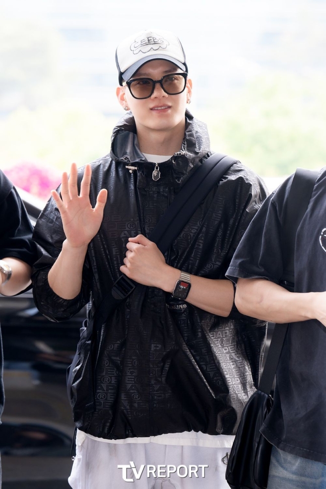 BTOBSupports's tweet photo. [PRESS] 250528 #BTOB at Gimpo Airport on their way to Japan for ASEA (Asia Star Entertainer Awards) 2025

https://t.co/4BHA3aTdw2
https://t.co/c3vGhWwJf7
https://t.co/6owSlDpEHs

#비투비
@OFFICIALBTOB @BTOBCOMPANY https://t.co/V2a5a1h8LW