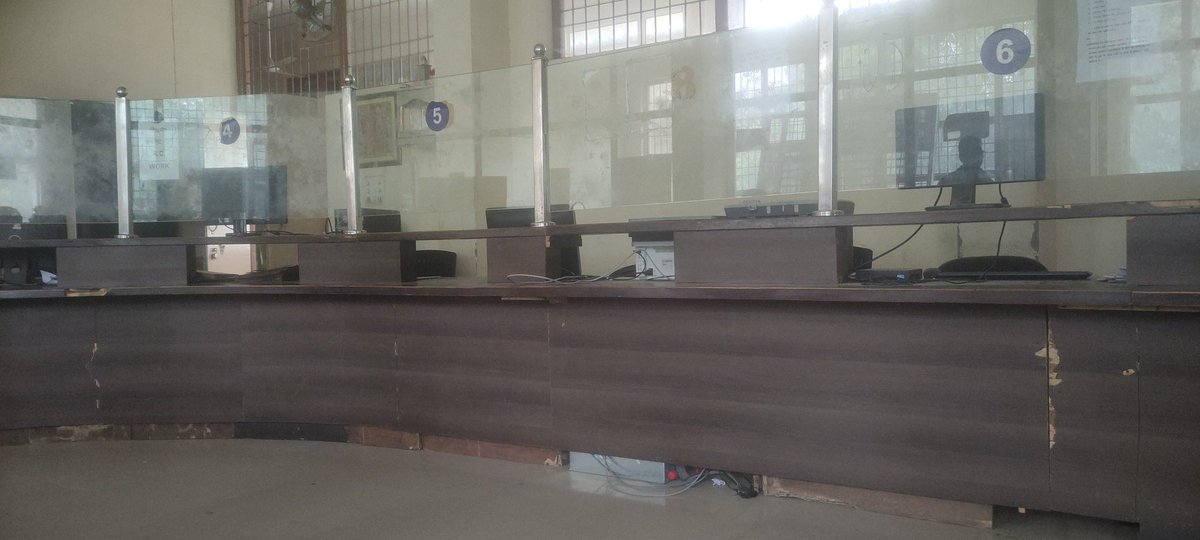 Court complex Ballabgarh Distt Palwal Haryana 
कोर्ट परिसर में बिजली जाए हुए करीब 1 घंटा हो गया है सभी लोग परेशान है plz इस तरफ ध्यान दे , जनता की परेशानी को समझे 
इस भीषण गर्मी में कोर्ट परिसर में ना तो जरनेटर और ना ही इनवर्टर की सुविधा है, आप लोगों की परेशानी दूर करेंगे धन्यवाद