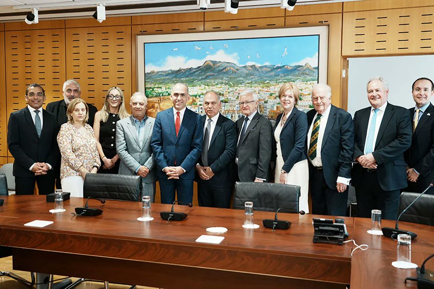 Cyprus Parliament 🇨🇾🇪🇺 (@cyparliament) on Twitter photo 🇨🇾🇬🇧 Ο Πρόεδρος και Μέλη της Επιτροπής Εξωτερικών και Ευρωπαϊκών Υποθέσεων είχαν συνάντηση με αντιπροσωπία της Διακομματικής Ομάδας για την Κύπρο στο Βρετανικό Κοινοβούλιο (All Party Parliamentary Group for Cyprus) tinyurl.com/CyprusUKparl <a href="/Georgiades_H/">Harris Georgiades, MP</a> <a href="/AAttalides/">Alexandra ATTALIDES MP</a> <a href="/SirRogerGale/">Sir Roger Gale</a> 🇨🇾🇬🇧 Ο Πρόεδρος και Μέλη της Επιτροπής Εξωτερικών και Ευρωπαϊκών Υποθέσεων είχαν συνάντηση με αντιπροσωπία της Διακομματικής Ομάδας για την Κύπρο στο Βρετανικό Κοινοβούλιο (All Party Parliamentary Group for Cyprus) tinyurl.com/CyprusUKparl <a href="/Georgiades_H/">Harris Georgiades, MP</a> <a href="/AAttalides/">Alexandra ATTALIDES MP</a> <a href="/SirRogerGale/">Sir Roger Gale</a>