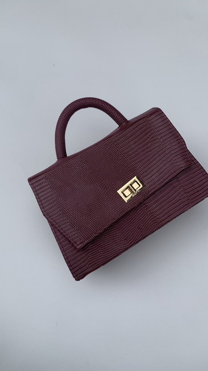 Original price: #18,000

Sales price: #14,999

How to order:

▪️Screenshot your favorite 
▪️Send to us on WhatsApp using the link in bio for fast response