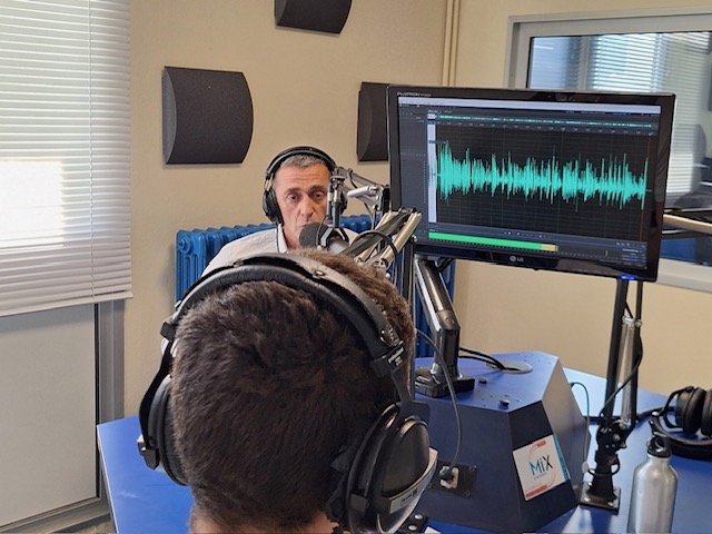 Arcom_Marseille's tweet photo. Merci au lycée d'Orange, Mix la radio étudiante pour cette journée d'échanges riches autour de l'EMI et de la protection des mineurs. https://t.co/5BzWGqwxLg