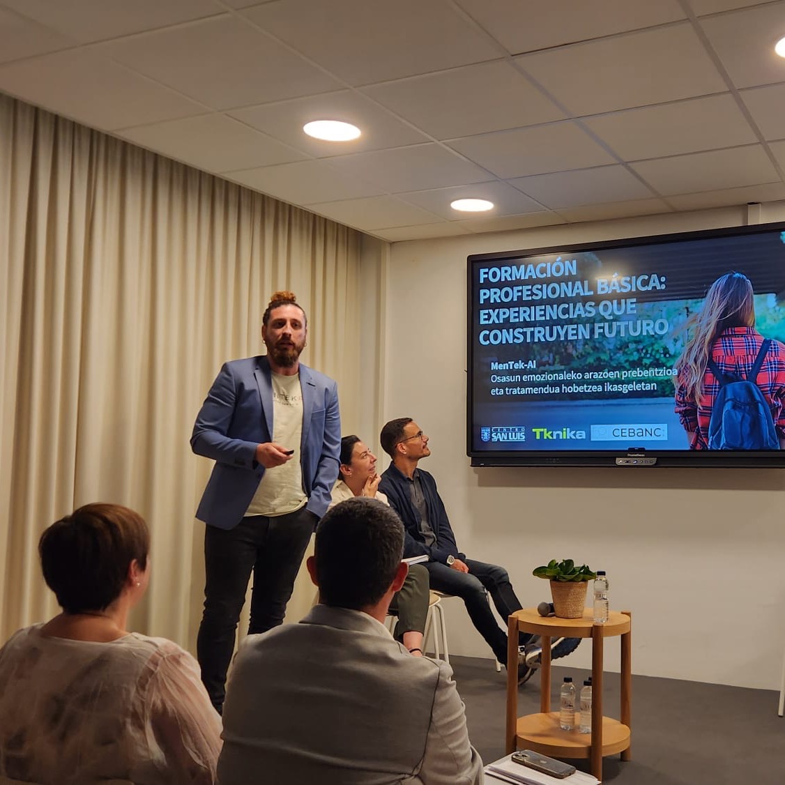 centro_sanluis's tweet photo. Ayer presentamos #MENTEKAI en la jornada “FP Básica: Experiencias que construyen futuro”, organizada por profesorado de FP de CEBANC. ¡Gracias por contar con San Luis!#FP #Mentekai #CEBANC #Donostia #Educación https://t.co/8fvIx7IIUY