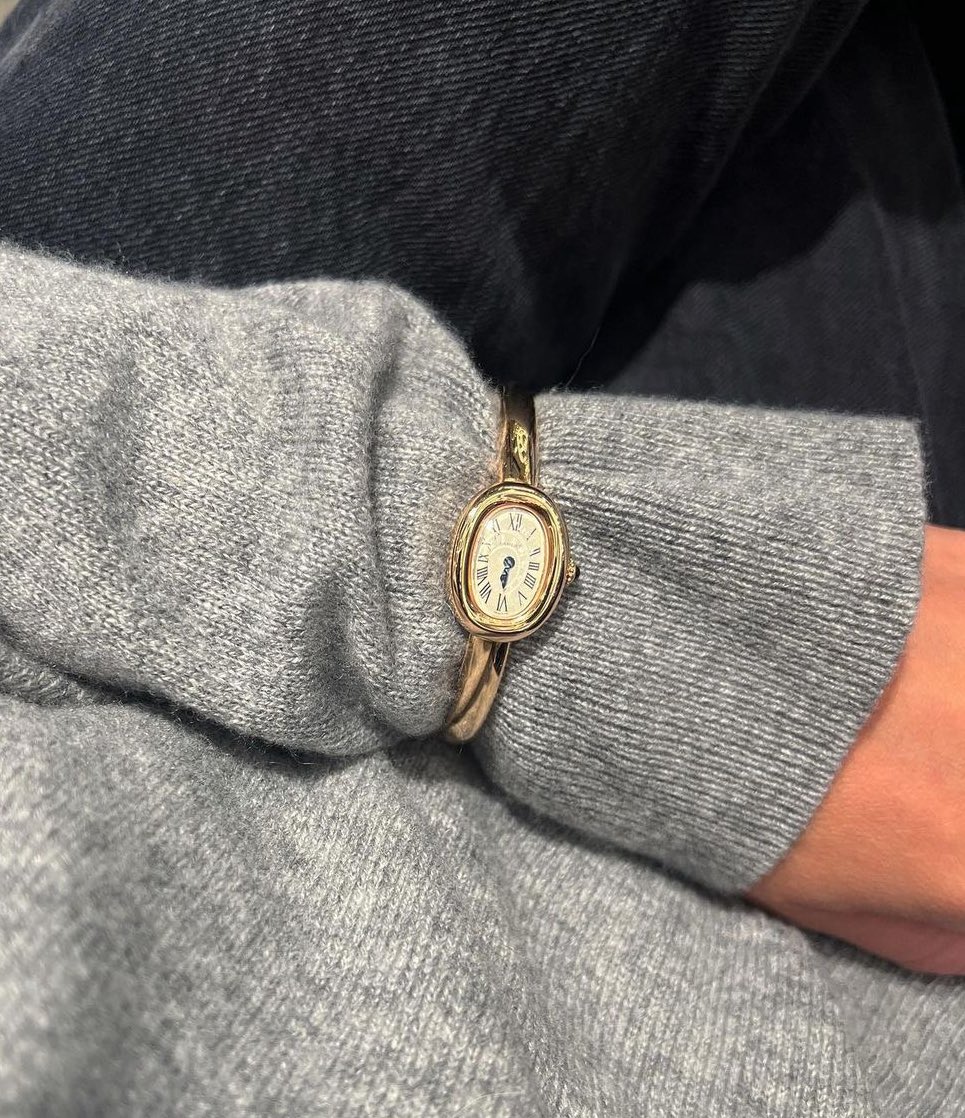 MIUCCIANGEL's tweet photo. cartier baignoire mini in 18k gold https://t.co/VSxG02MyLg