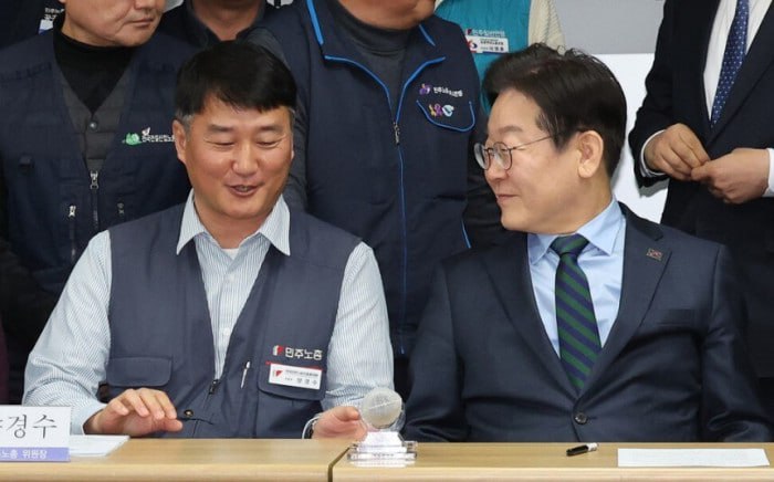 양경수 위원장은 석고대죄하고 물러나라!
: 자본가 정치와 노동자 정치의 근본 경계선을 무너뜨리려는 시도를 용인할 수 없다!

"우리는 민주노총 조합원 다수도 이재명에게 표를 던지려 한다는 것을 잘 안다. 자본주의 선거제도 자체가 대중의 눈과 귀를 거대 정당들에 고정시키고 있고, 노동자들의