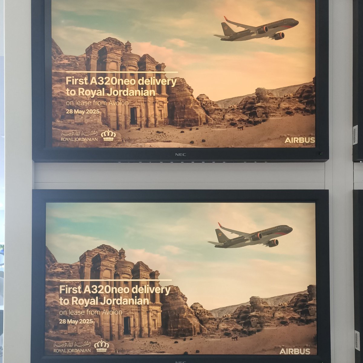 NunoSeletti's tweet photo. Prêt pour la cérémonie de livraison du tout premier @Airbus #A320neo de @RoyalJordanian ! 🇯🇴
#Airbus #Deliveryceremony
@airwaysmagazine https://t.co/SUD1NqhKEo