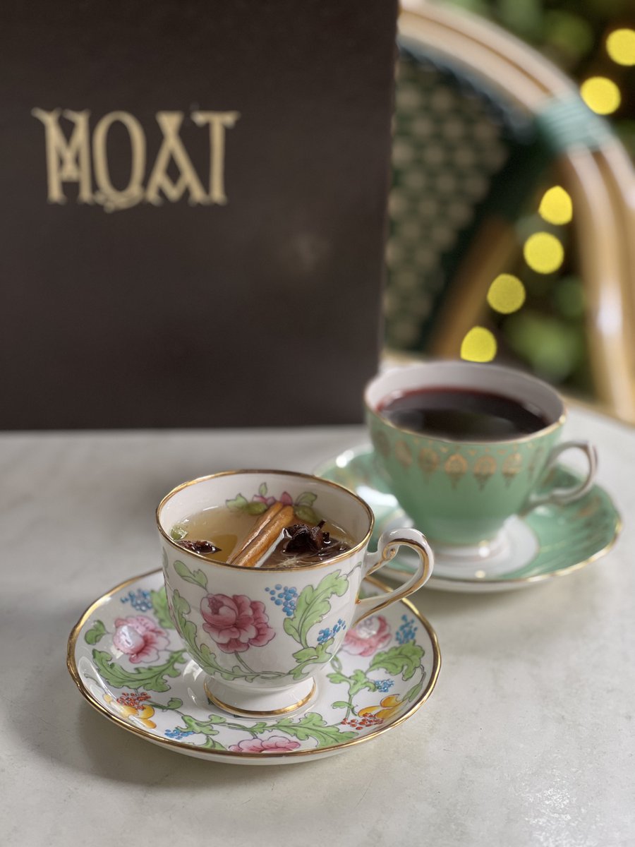 Introducing something new: The Moat’s mulled white wine.

This golden twist is made with white port, allspice, cinnamon and a blend of secret herbs.

You’ve loved our mulled red wine for years - now it’s time to sip something new. Red or white, we've got your winter warmer ready!