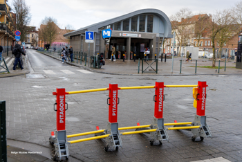 Premier <a href="/Bart_DeWever/">Bart De Wever</a> beantwoordt vragen in comm #Binnenland over oa federale taskforce drugscriminaliteit, arrestatiebevel tegen Netanyahu, Amerikaanse invoerheffingen, erkenning van Palestina &gt; tinyurl.com/yc54xp3p  Live ▶️ tinyurl.com/yz75amuh