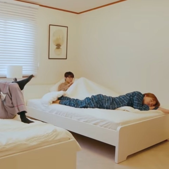 curlymarkly's tweet photo. how can we go back to being friends when we just shared a bed https://t.co/9IPrJdmdZw