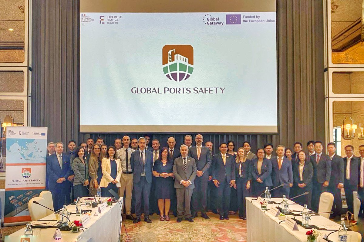🇨🇿 Czechia takes its role in #GlobalPortsSafety!
Experts from Czech Technical University <a href="/fdcvut/">Fakulta dopravní ČVUT v Praze</a> are key partners in the new 🇪🇺 #GlobalPortsSafety project, launched in Bangkok.
Improving port safety, sustainability &amp; resilience across Asia. 🚢🌏

#Czechia #CVUT #MaritimeSafety