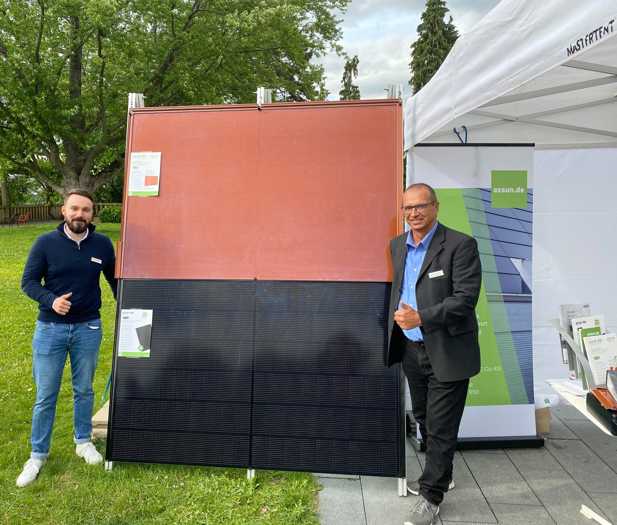 AxSunSolar's tweet image. 🌞 Solarpower auf der großen Bühne! 🌞

#AxSun #BIPV #Solrif #Dachintegriert #PhotovoltaikMitStil #SolartrifftArchitektur #Fachtagung #Stuttgart #EnergiewendeJetzt #Solarpower