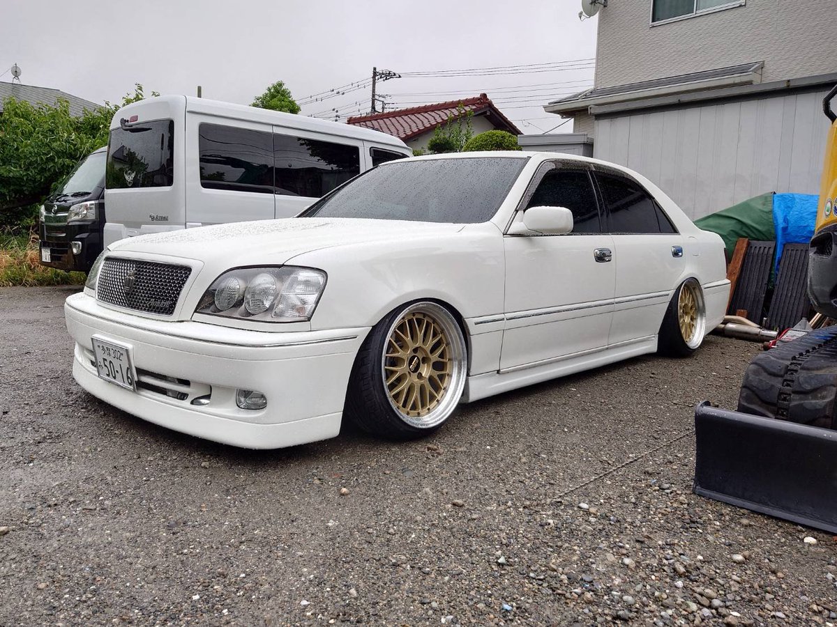 RS22837674's tweet photo. 誰かBBS LM買いませんか？
35万円で！
10j+20
4本
タイヤ付きでも無しでもOk！金額は変わりません。
傷、腐食あり！話早い人は多少値下げします！ https://t.co/v2JMXJoNDW