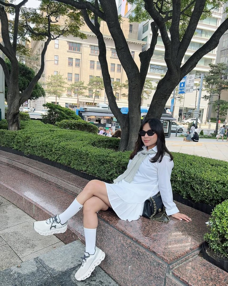 edi_rose1's tweet image. Chasing city vibes in style 🤍🤗#UrbanChic