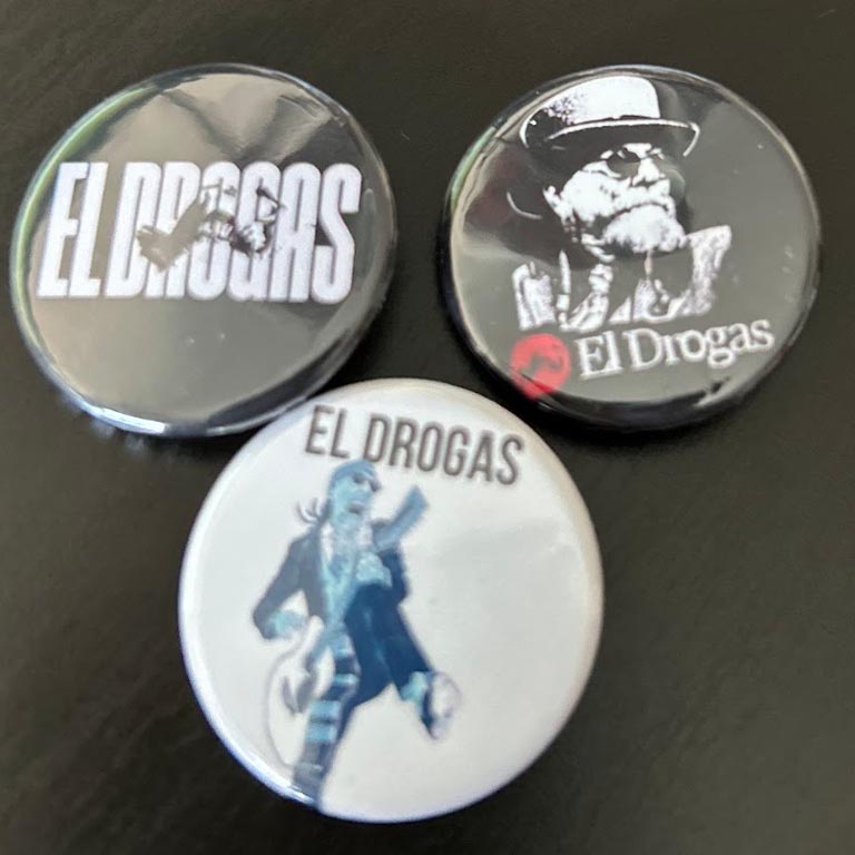 Reeditamos "El largo sueño de una polilla" de 2021 tras un largo tiempo agotado. Se reedita en un color rosa transparente,  y por primera vez en cd con formato digipack. 

Ya disponible en nuestra web de merchandising oficial: eldrogas.bigcartel.com

También nuevas chapas